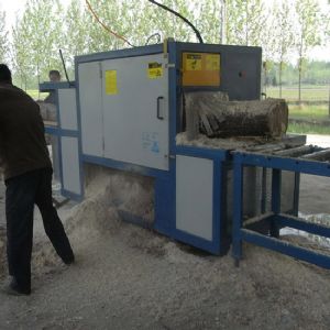 河南省信陽(yáng)市-鋸400圓木加工現(xiàn)場(chǎng)