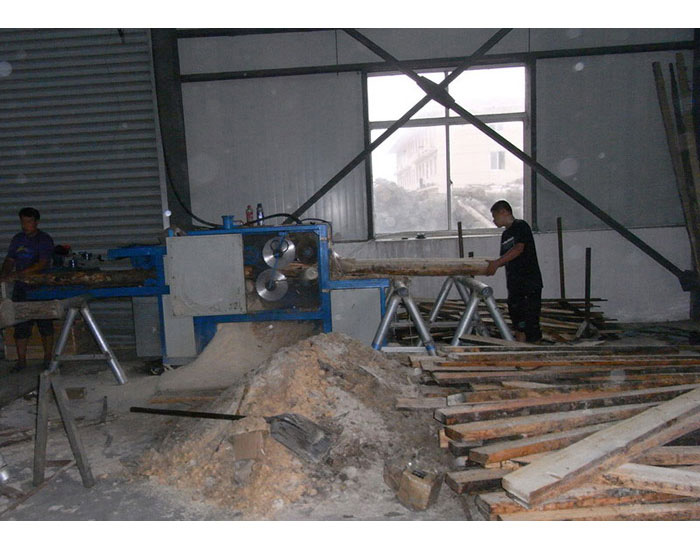 江蘇鹽城大豐港-圓木多片鋸200加工現(xiàn)場